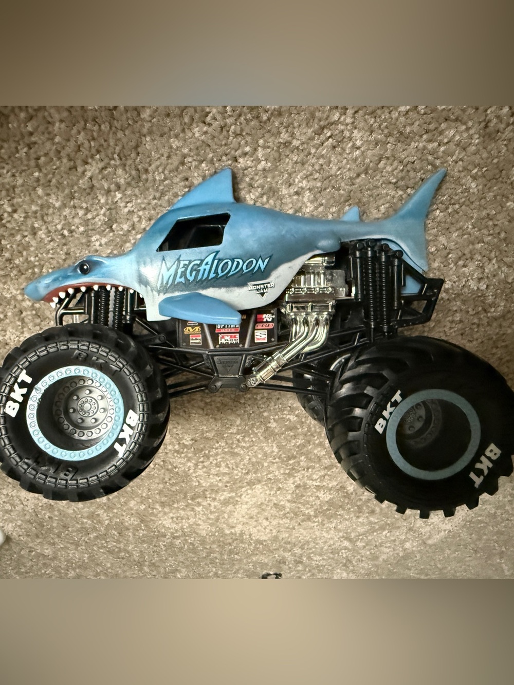 Monster Jam, Official Megalodon Monster Truck, Die-Cast Vehicle, 1:24 Scale